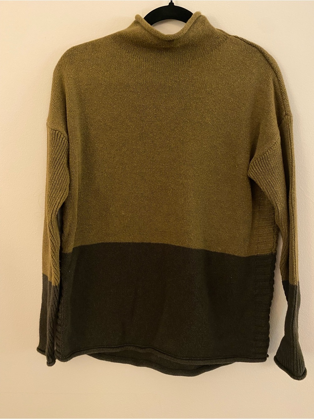 Tahari Women’s Two-Tone Olive and Dark Forest Green Turtleneck Sweater - Small